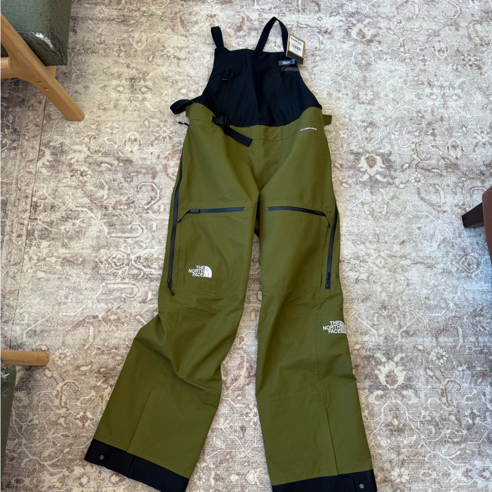 North Face women’s ski bibs Ceptor NEW WITH TAGS SIZE LARGE
